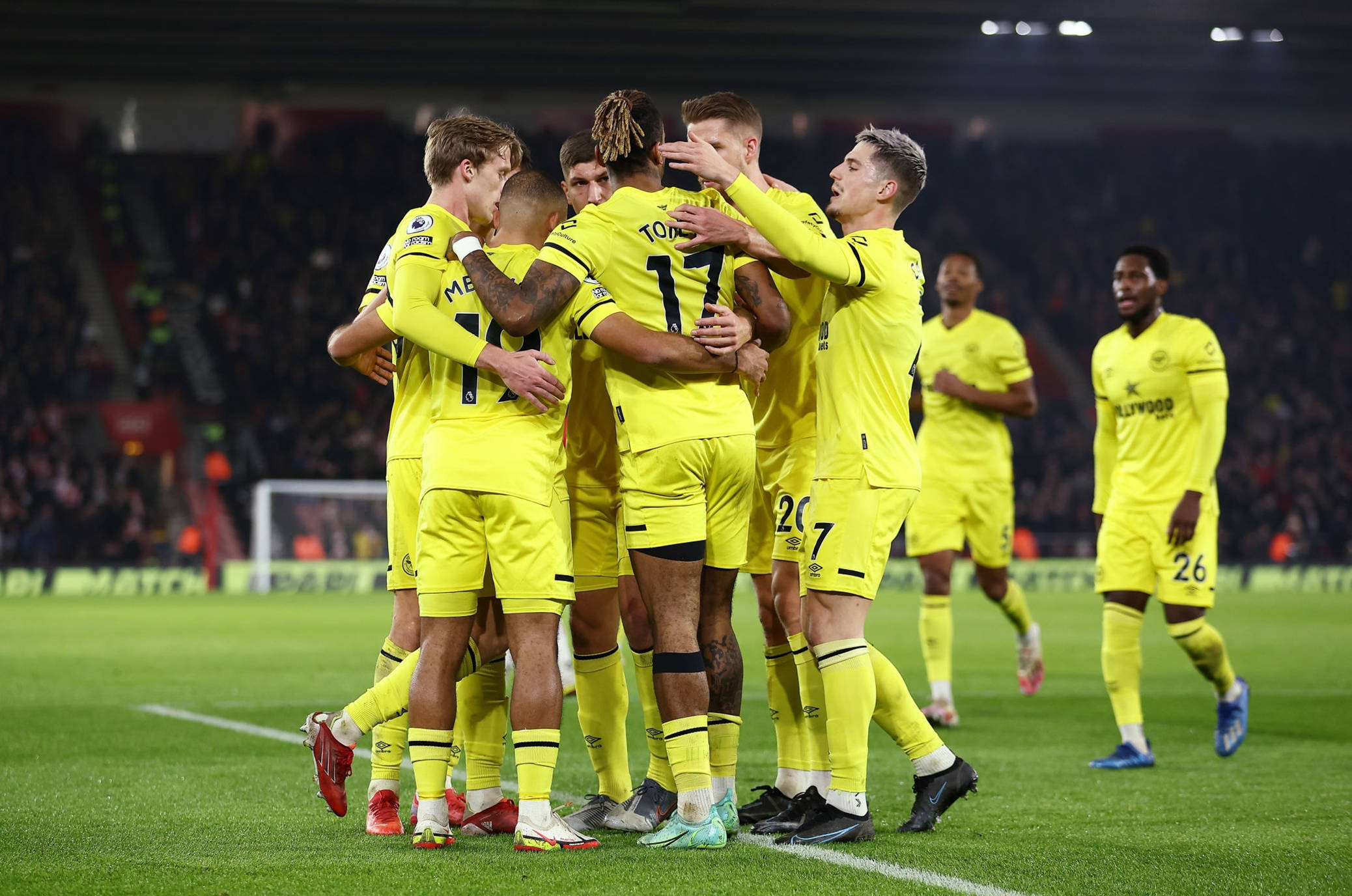 它基于严格 它基于严格