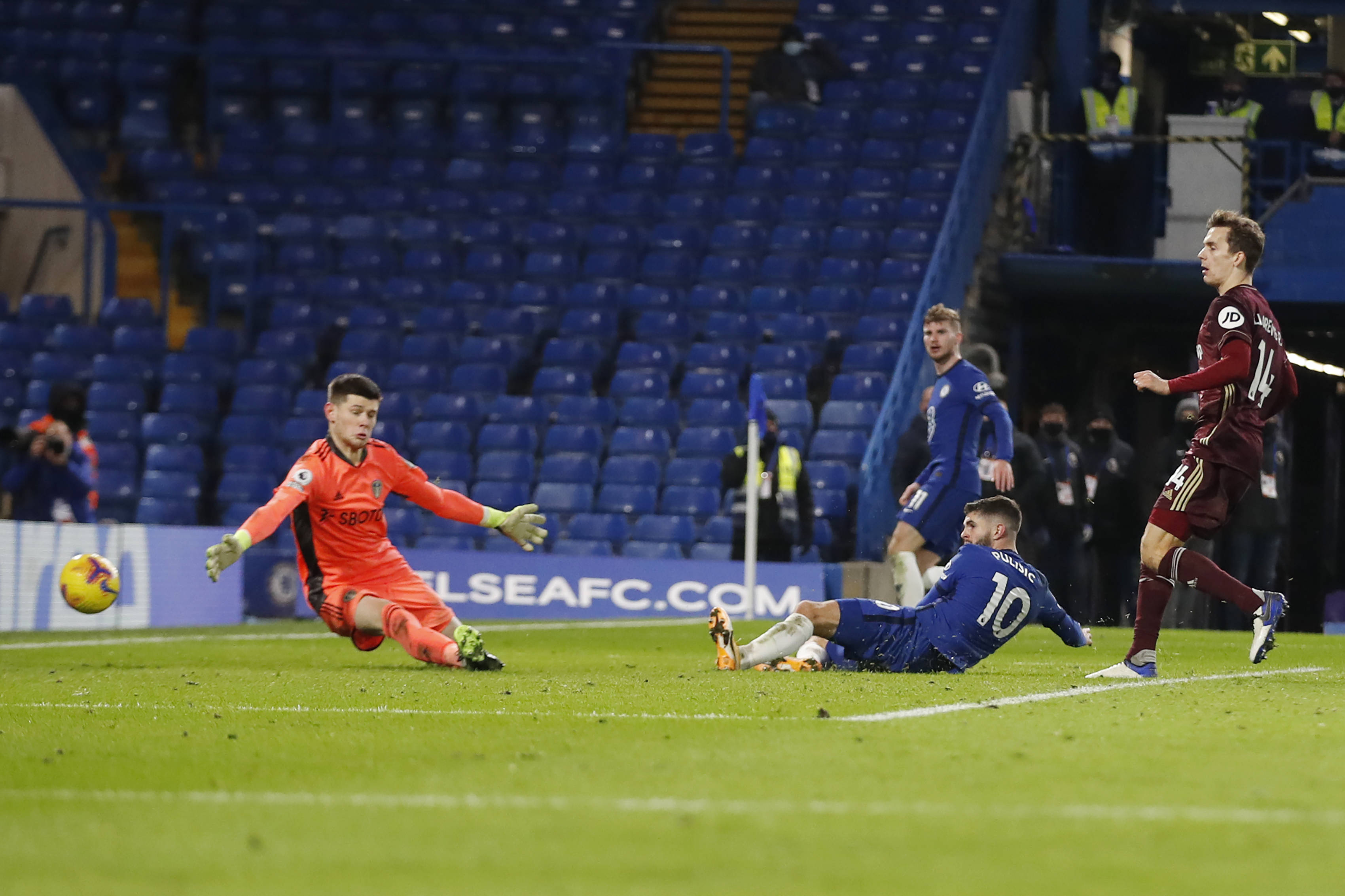 重聚背后的 重聚背后的